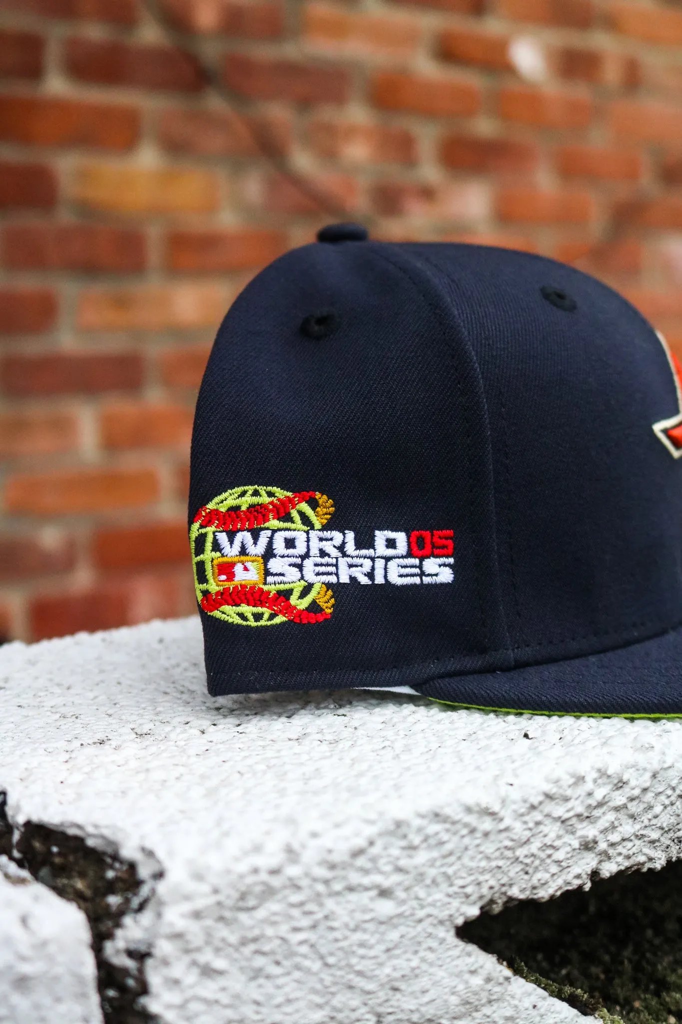2005 HOUSTON ASTROS NAVY FITTED W/ KIWI UNDER VISOR