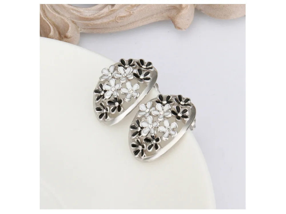 Beautiful silver plated earring with black and white flowers