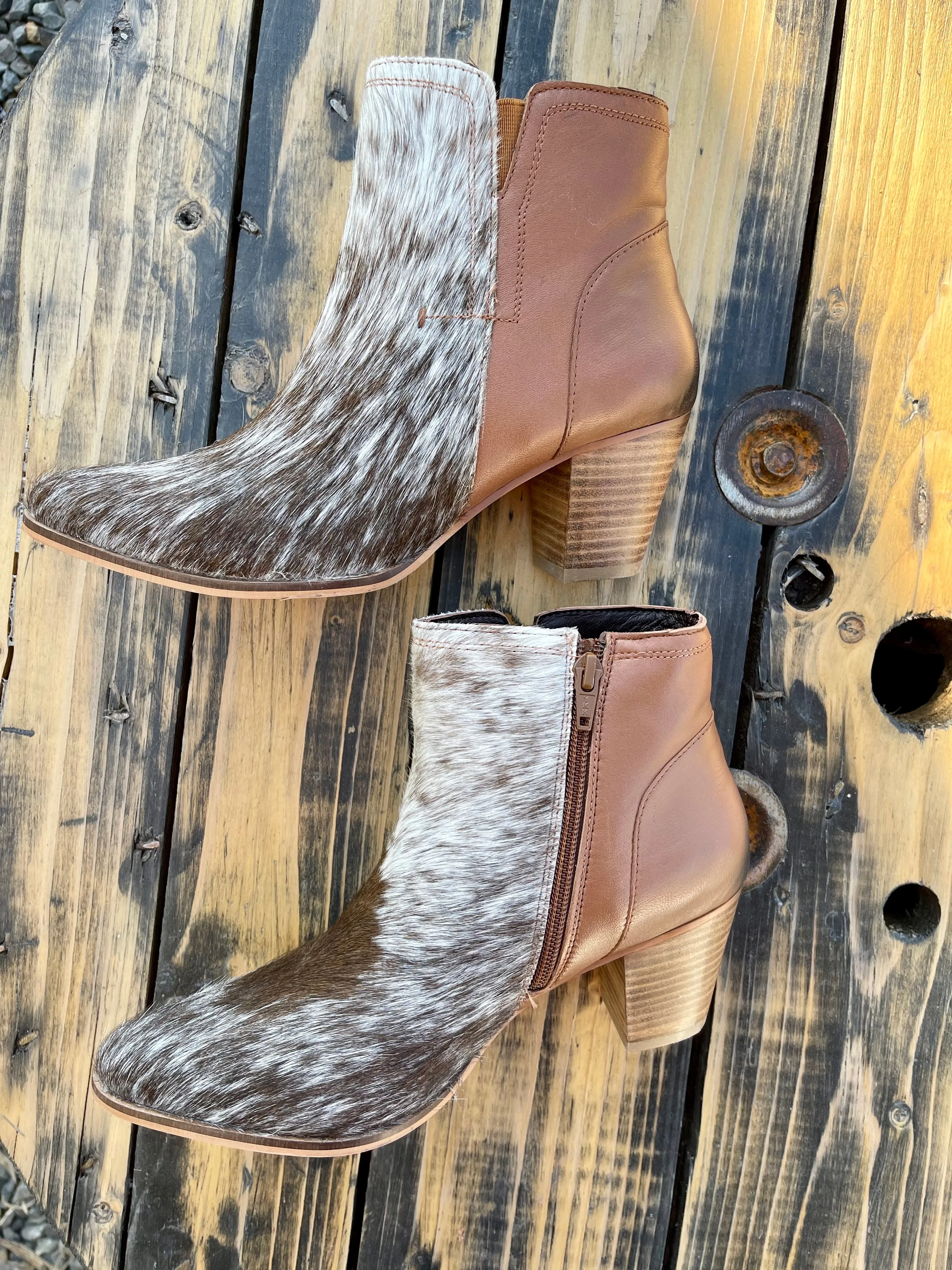 DELILAH COWHIDE BOOTS TAN AND WHITE