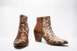 DELILAH COWHIDE BOOTS TAN AND WHITE