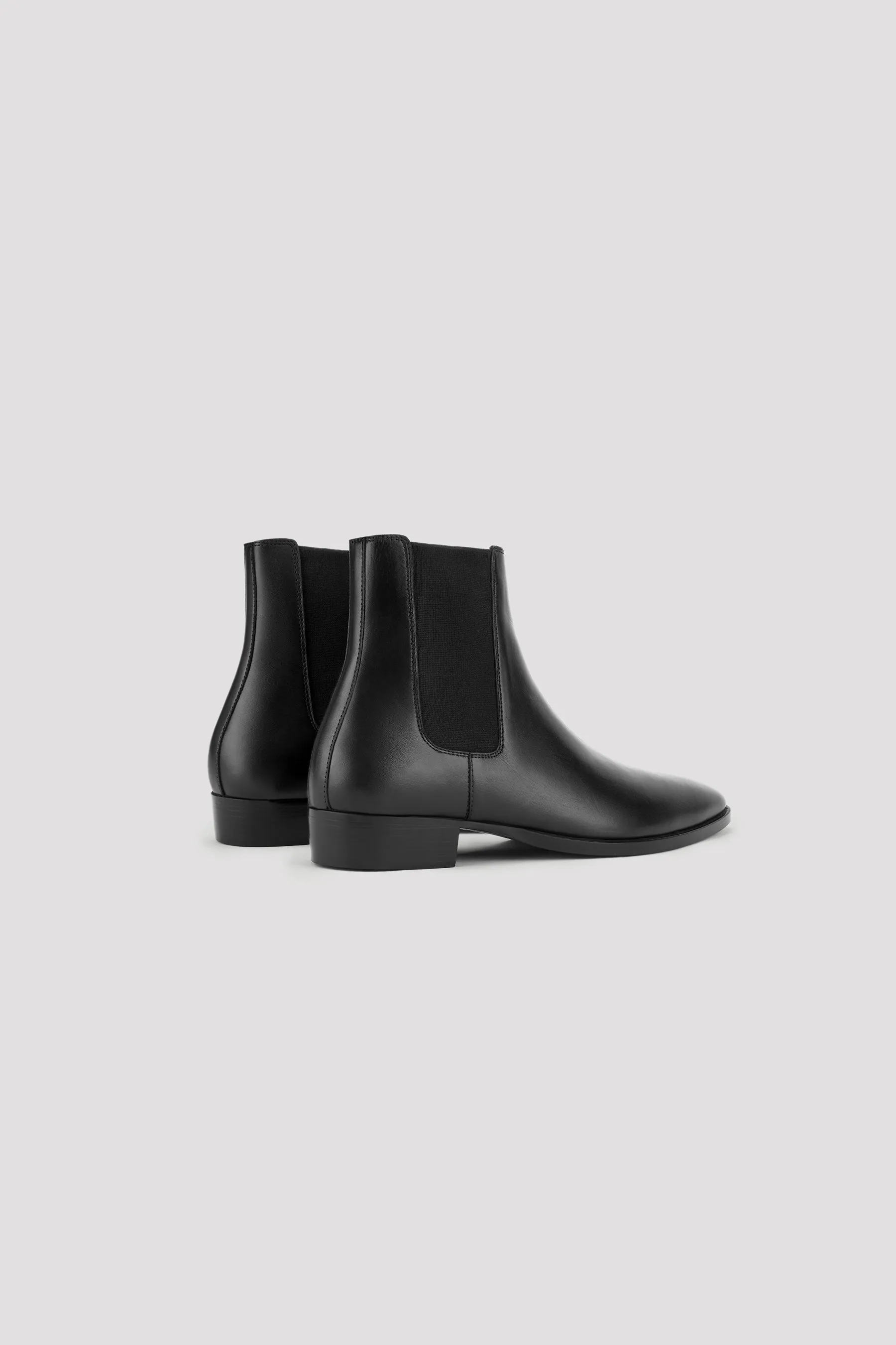 Fray 30mm Chelsea Boots In Smooth Black Leather