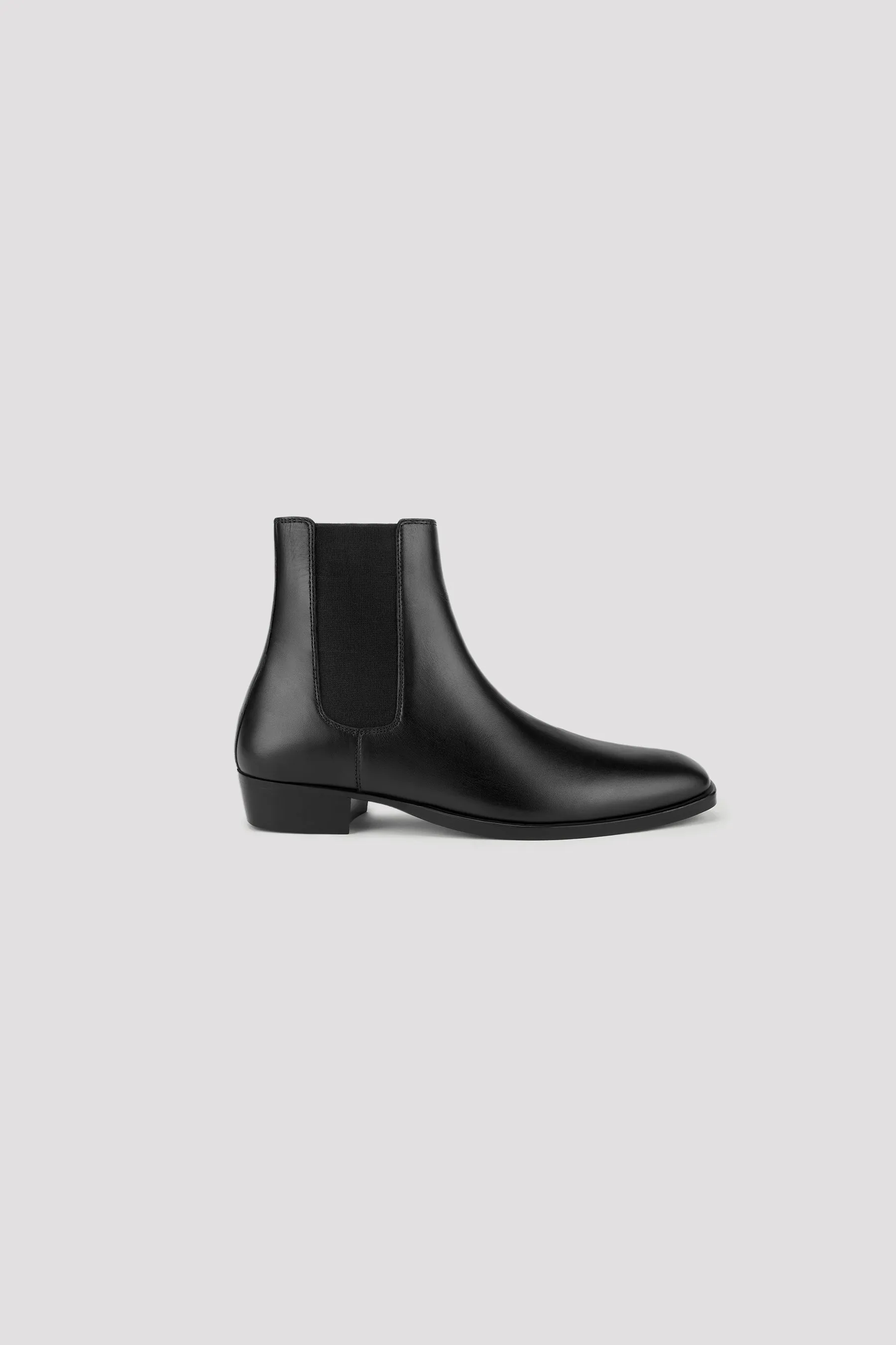 Fray 30mm Chelsea Boots In Smooth Black Leather