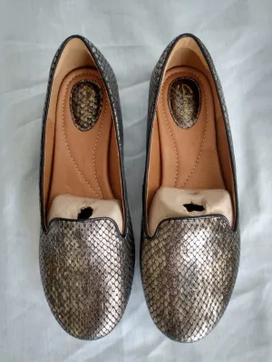 NIB -Clarks Valley Lounge Flats - Size: 6.5M