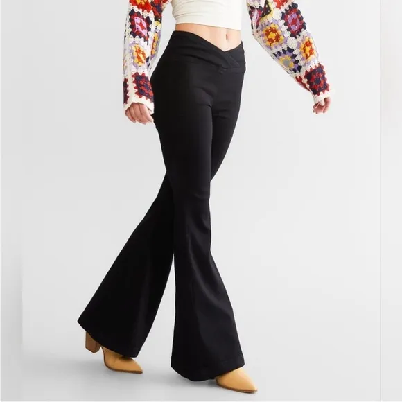NWT FREE PEOPLE - We The Free Venice Beach High Rise Flare Jeans. Size 26
