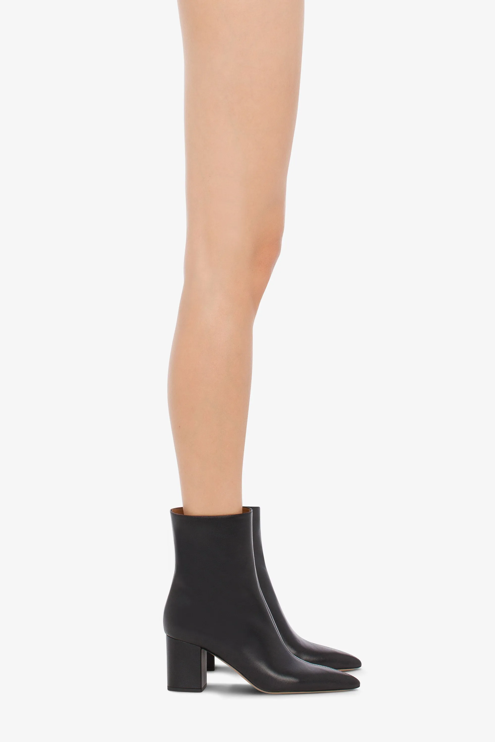 Pointed ankle boots in smooth black leather